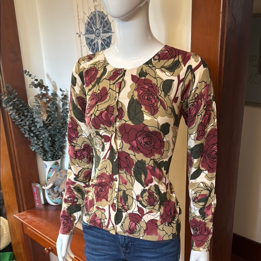 NWT Northern reflections size small Floral Print Women's Top